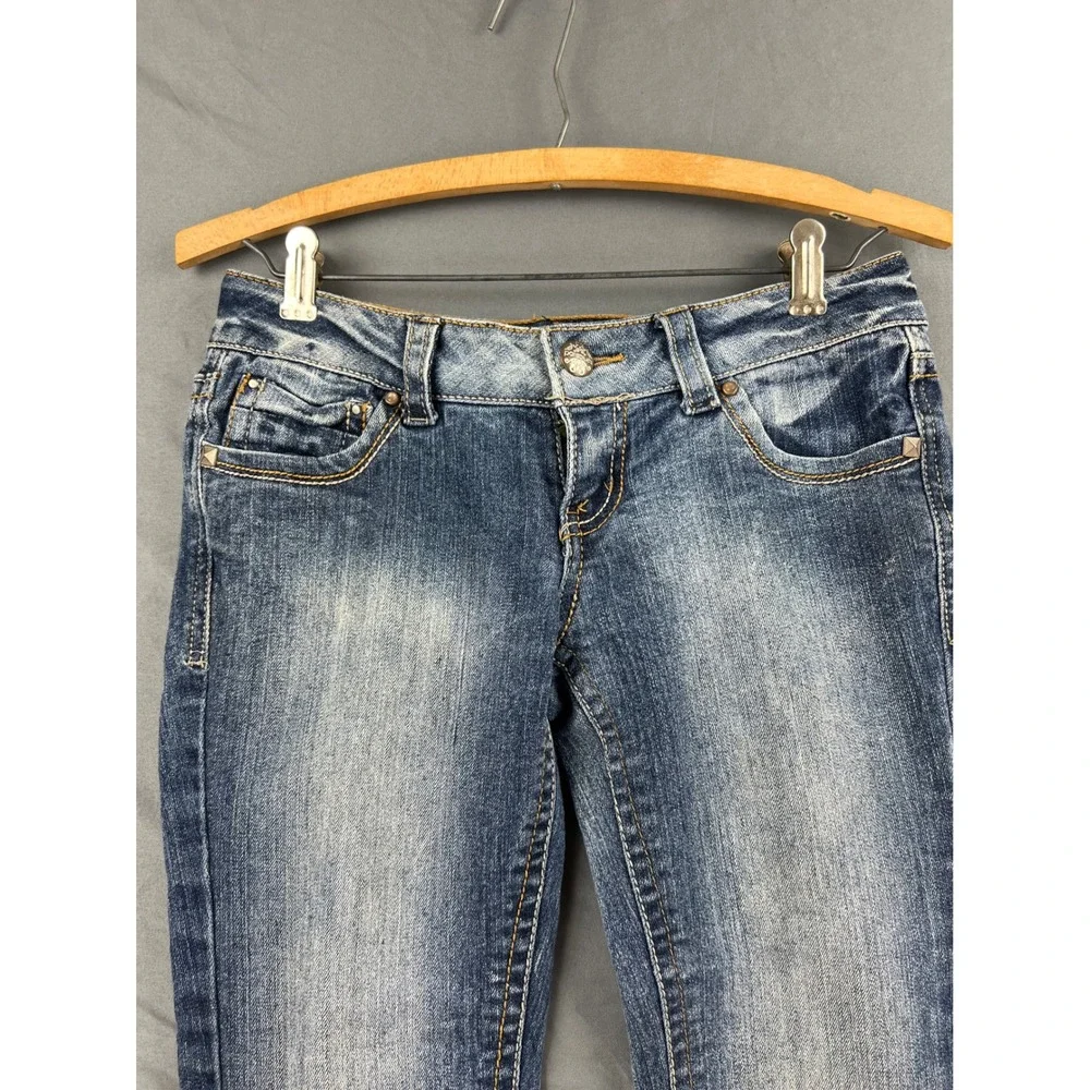 Paris Blue Capri Jeans Womens 3 Medium Wash Low Rise Studded Stretch Denim Good